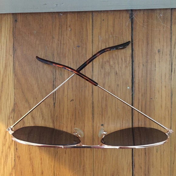 Ray-Ban Sunglasses - Picture 2 of 3